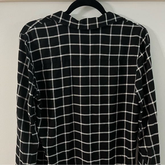 Calvin Klein Button Down Black and White Long Blouse. Size PS - Picture 6 of 9